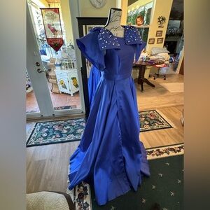 Faeriesty new size med Elegant Blue Gown with Pearl Embellishments
